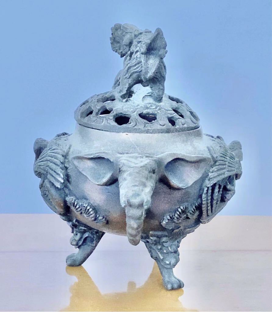 香炉 唐金　中国 乾隆年製(1740年頃) 象鼻耳　獅子摘蓋　透彫蓋　獅子三足　_画像2