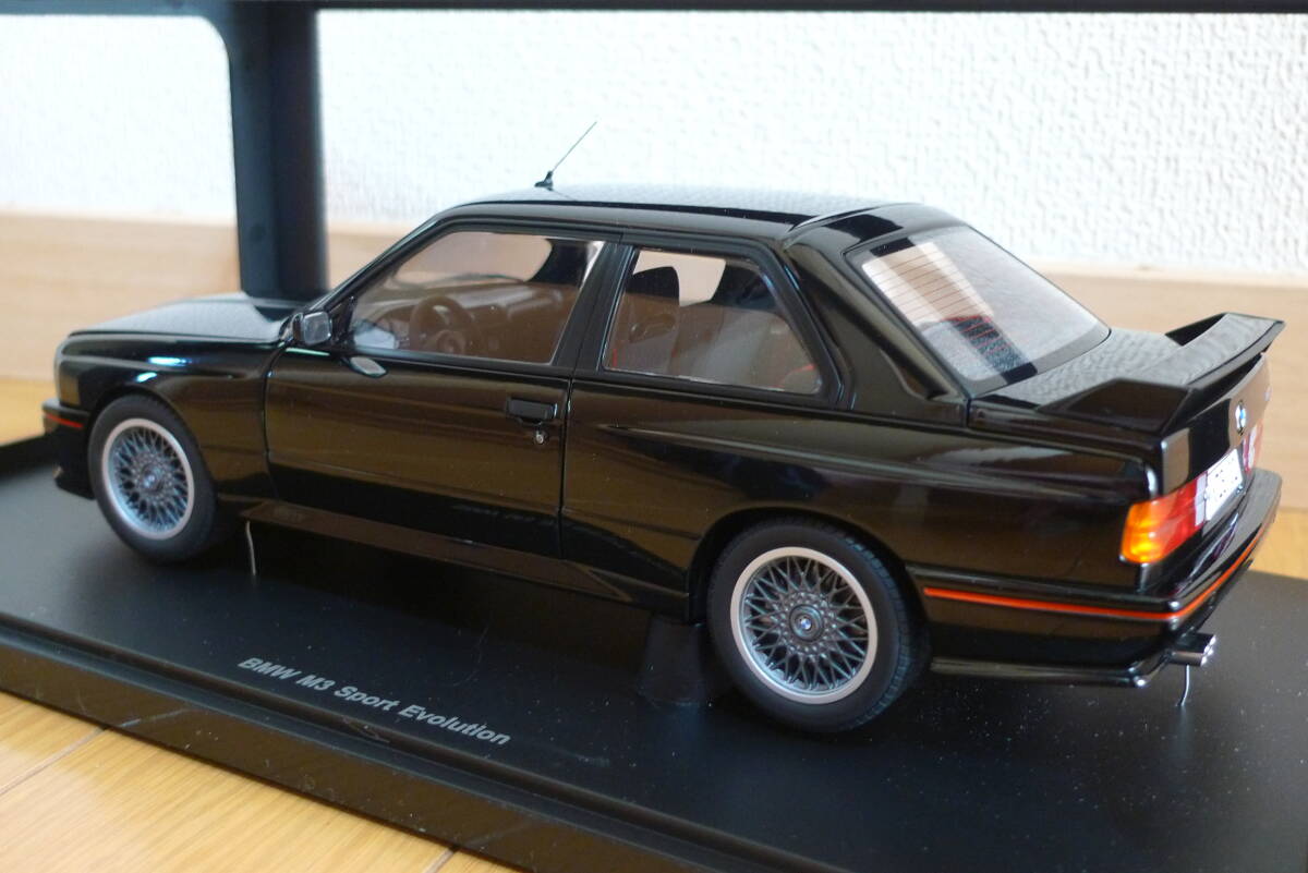 70562 オートアート ミレニアム 1/18 BMW M3 (E30) スポーツ エボリューション EVO ブラック 未使用品に近い_画像4