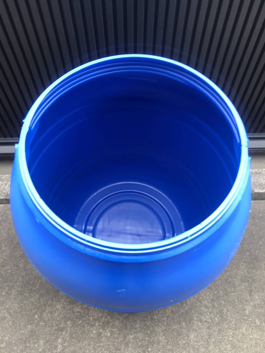  tanker blue approximately 160L size 1 rain water resin made me Dakar . water . warehouse fertilizer gardening .. recycle goods 