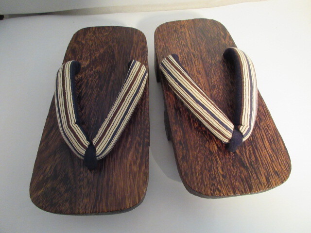 M size (26~26,5cm) gentleman man geta roasting . geta former times while. two book@ tooth geta nose . is soft cloth white color series stripe pattern made in China 