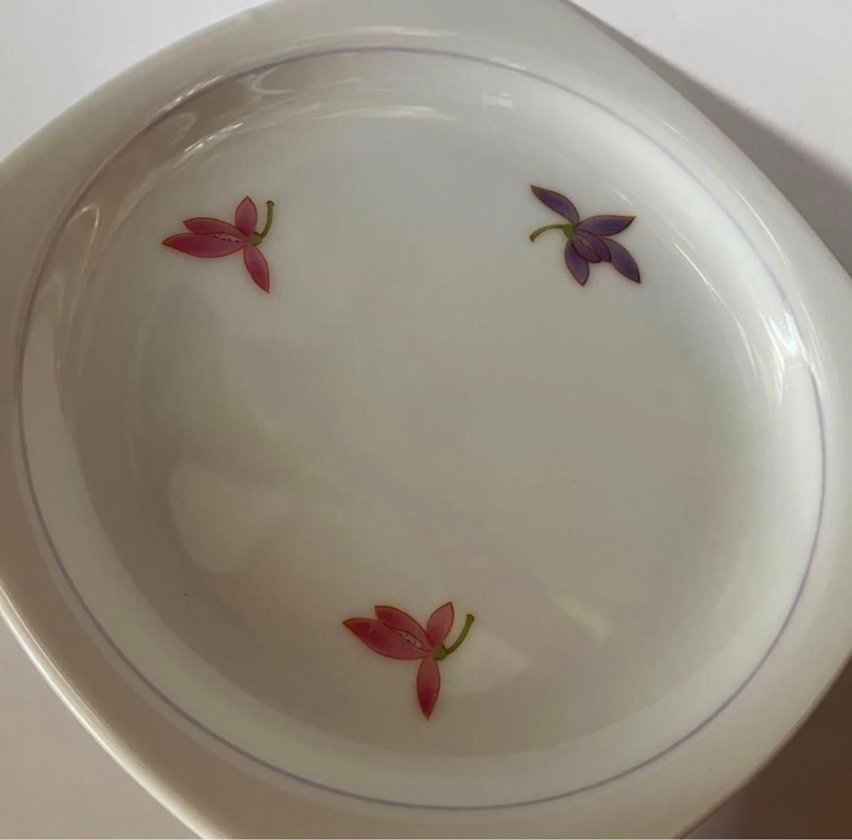 未使用 5枚セット 京都 醍醐窯 陶器皿 白色 花柄 和菓子や 果物や デザートなどに 花柄 ツヤがありキレイです