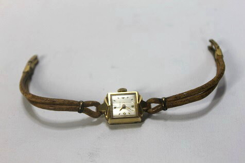  OMEGA　小さい婦人腕時計、手巻き、ゴールド色、ジャンク　_画像1