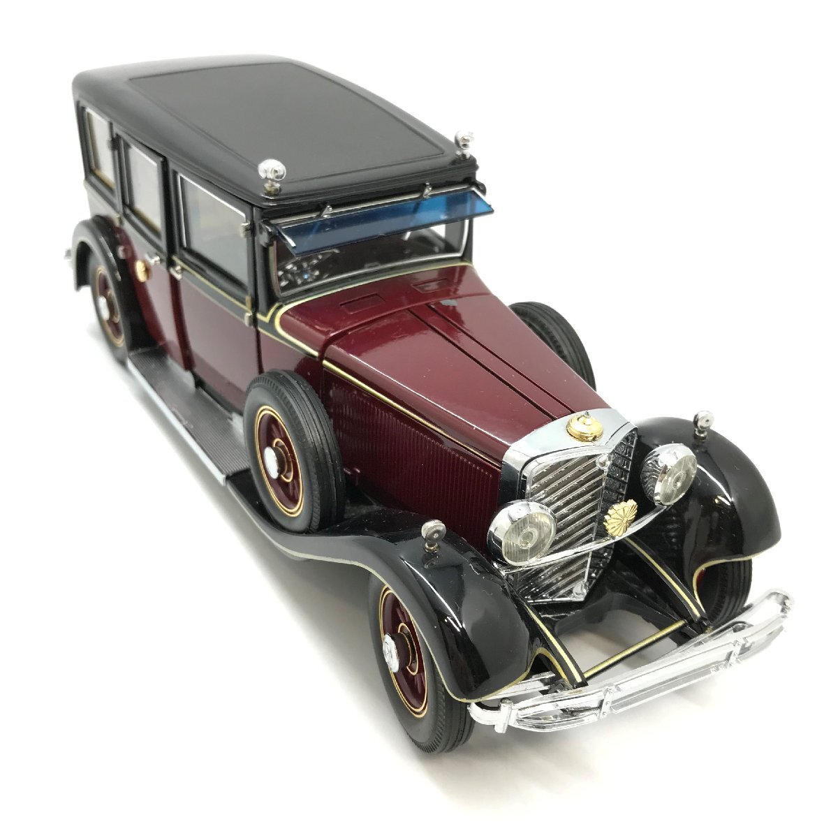 天皇陛下の旧御料車 1935年型 メルセデスベンツ 770 認定書付 天皇陛下御在位60年記念 長さ約23㎝ ケース付 モデルカー ミニカー fe ABHの画像3