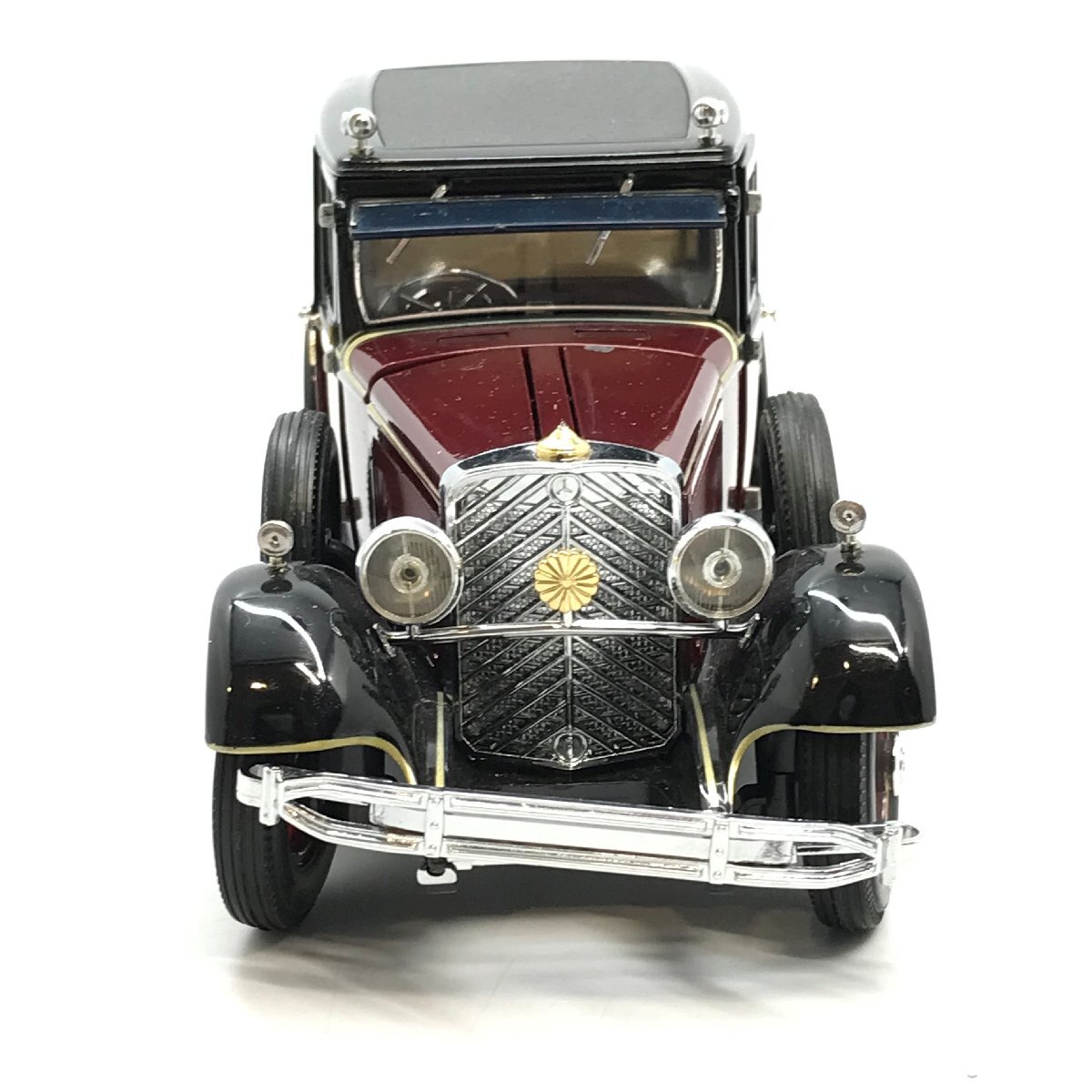 天皇陛下の旧御料車 1935年型 メルセデスベンツ 770 認定書付 天皇陛下御在位60年記念 長さ約23㎝ ケース付 モデルカー ミニカー fe ABHの画像4