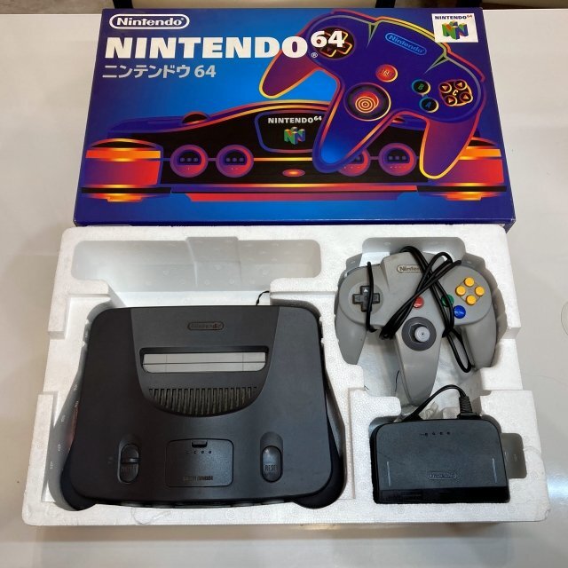 通電確認済※任天堂 NINTENDO 64 本体 ACアダプター付き ゲーム機 ニンテンドー 64 コントローラー4台・メモリー拡張パック セット YN ABWの画像2