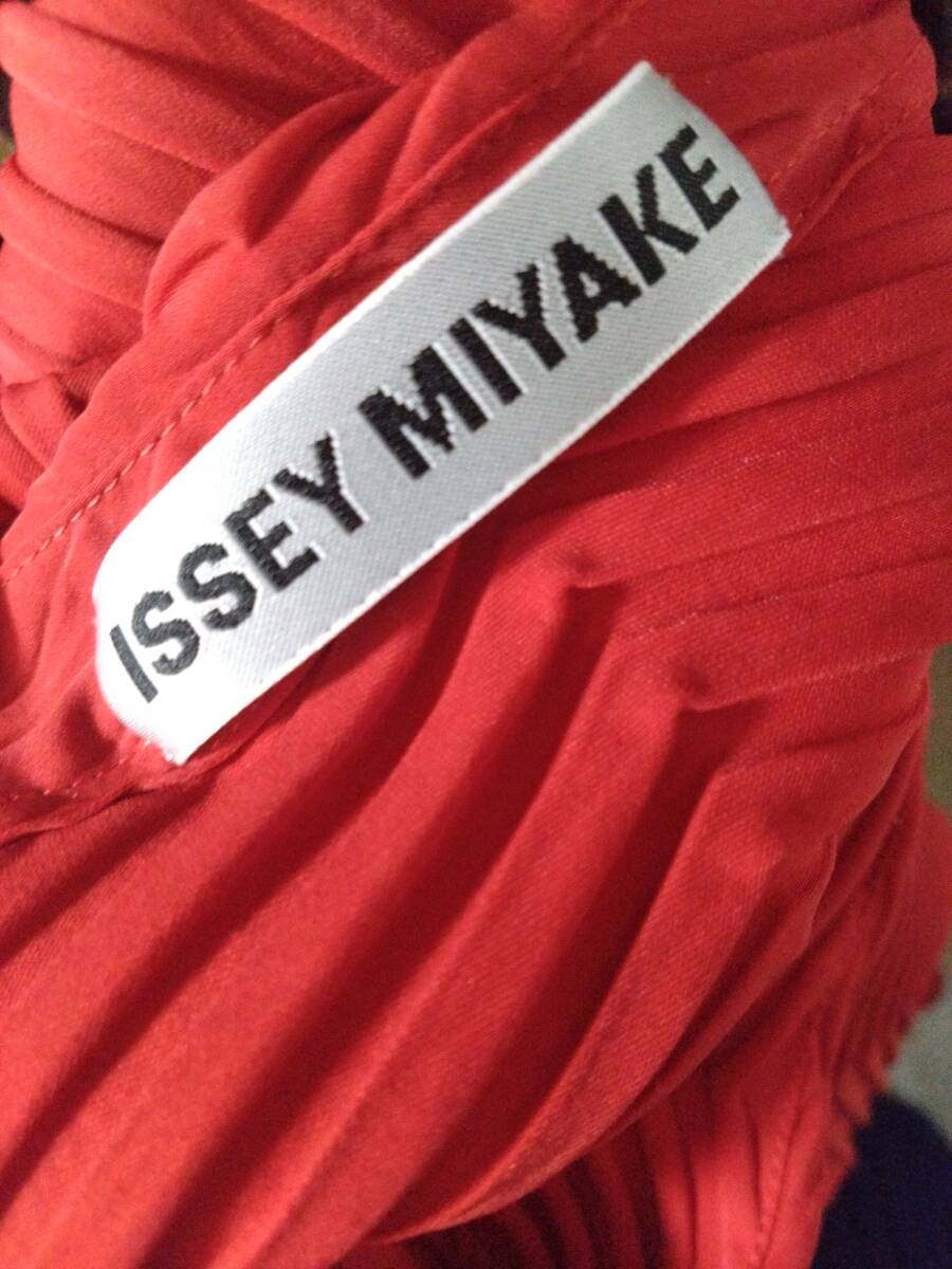 完売品 ISSEY MIYAKE イッセイミヤケ 赤 ドレス ワンピース プリーツ の画像2