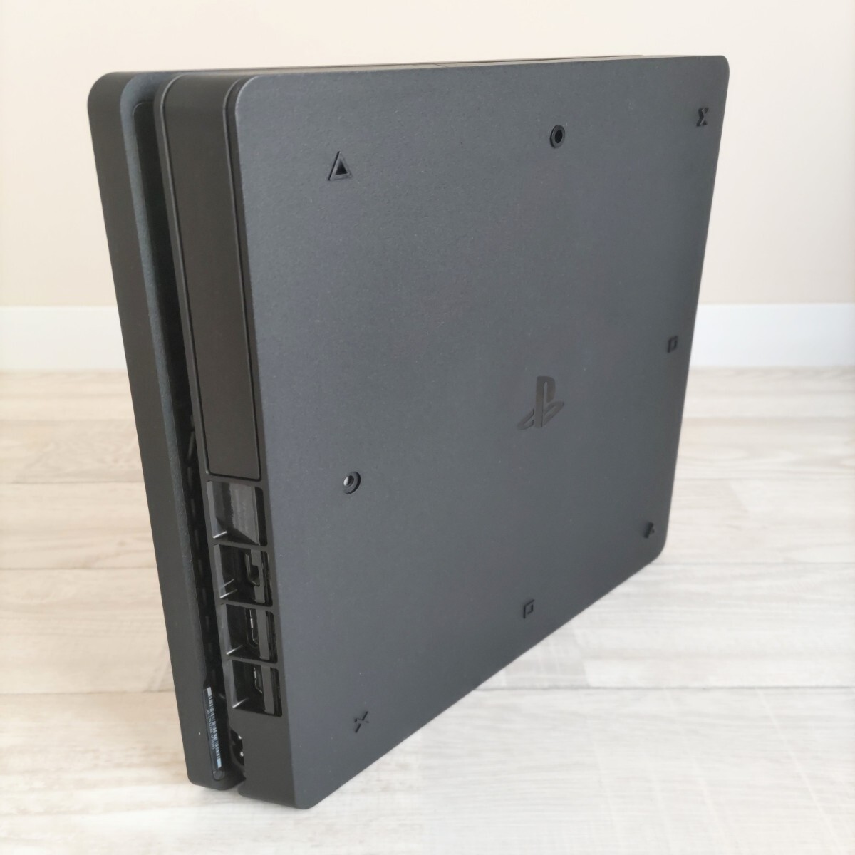 動作品 SONY PlayStation4 CUH-2000B ジェットブラック 封印シールあり 1TB_画像3