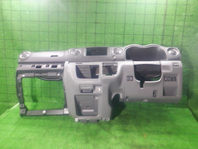 NV350キャラバン LDF-VW6E26 ダッシュボード ロング低床DX 4WD 6人 QM1 68100-3XA0A_画像1