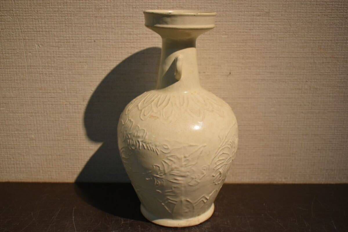 【GE】R355【コレクター所蔵品】時代 白磁陽刻花瓶 /中国古玩 中国美術 骨董品 時代品 美術品 古美術品の画像4