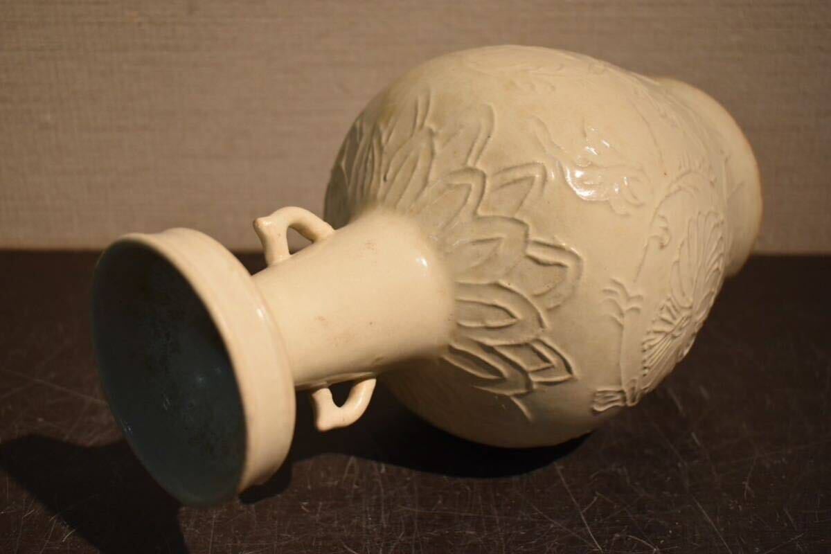 【GE】R355【コレクター所蔵品】時代 白磁陽刻花瓶 /中国古玩 中国美術 骨董品 時代品 美術品 古美術品の画像10