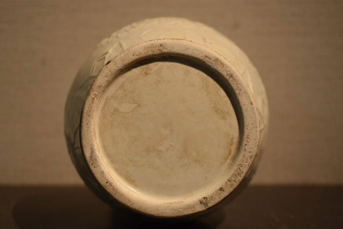 【GE】R355【コレクター所蔵品】時代 白磁陽刻花瓶 /中国古玩 中国美術 骨董品 時代品 美術品 古美術品の画像5
