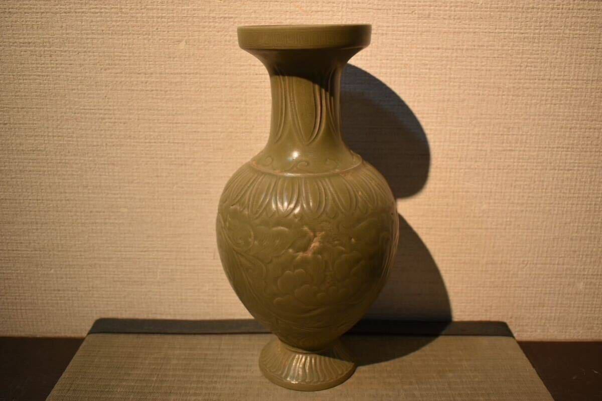 【GE】R396【コレクター所蔵品】時代 越州窯青磁刻花瓶 /中国古玩 朝鮮美術 花器 骨董品 時代品 美術品 古美術品 の画像3