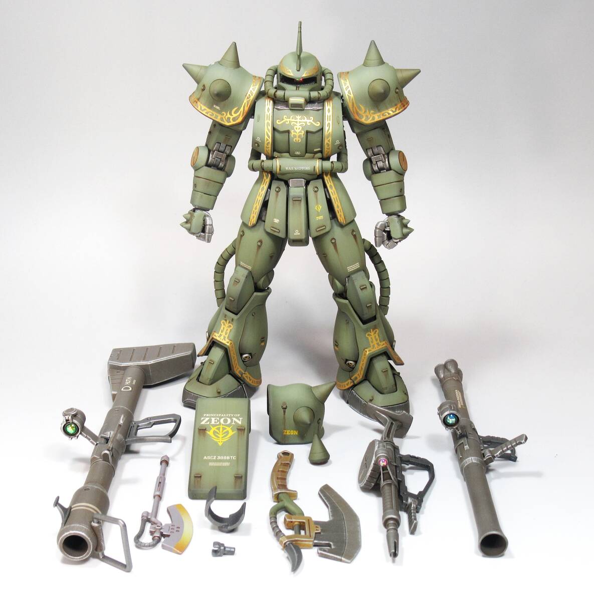 【MG 1/100 MS-06F ドズル・ザビ中将専用 ザクⅡ 戦場風 改修塗装完成品】の画像8