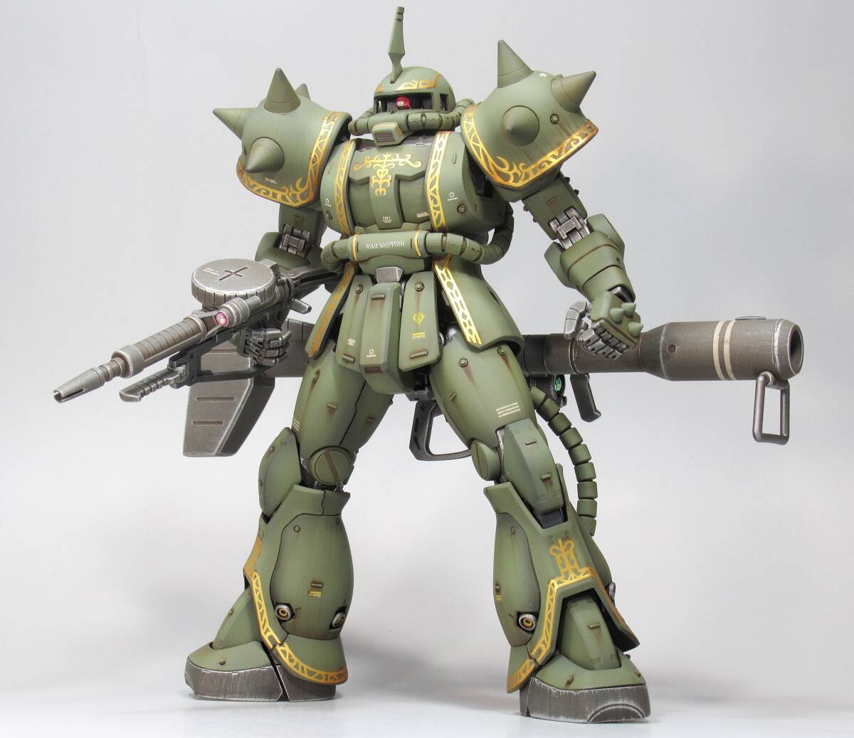 【MG 1/100 MS-06F ドズル・ザビ中将専用 ザクⅡ 戦場風 改修塗装完成品】の画像5