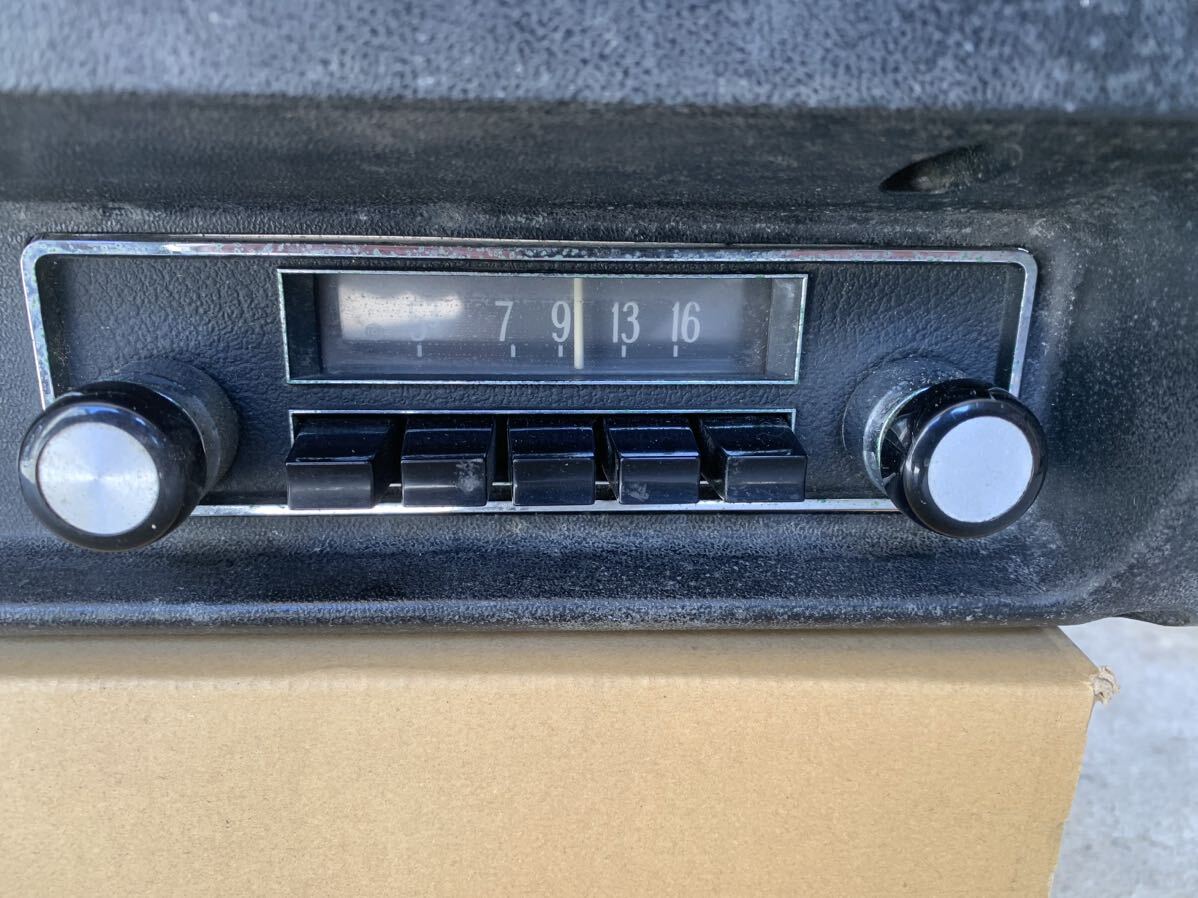 1969年式スカイライン2000GT中古ラジオ、時計、取り付けブラケット一式44年gc10GC10AMラジオ 日産 の画像2