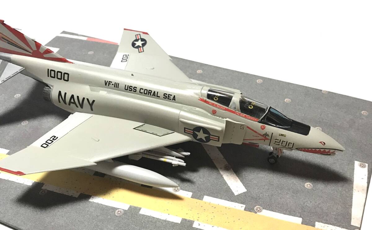 フジミ 1/72 F-4N ファントムⅡ 完成品 簡易甲板ベース付の画像1