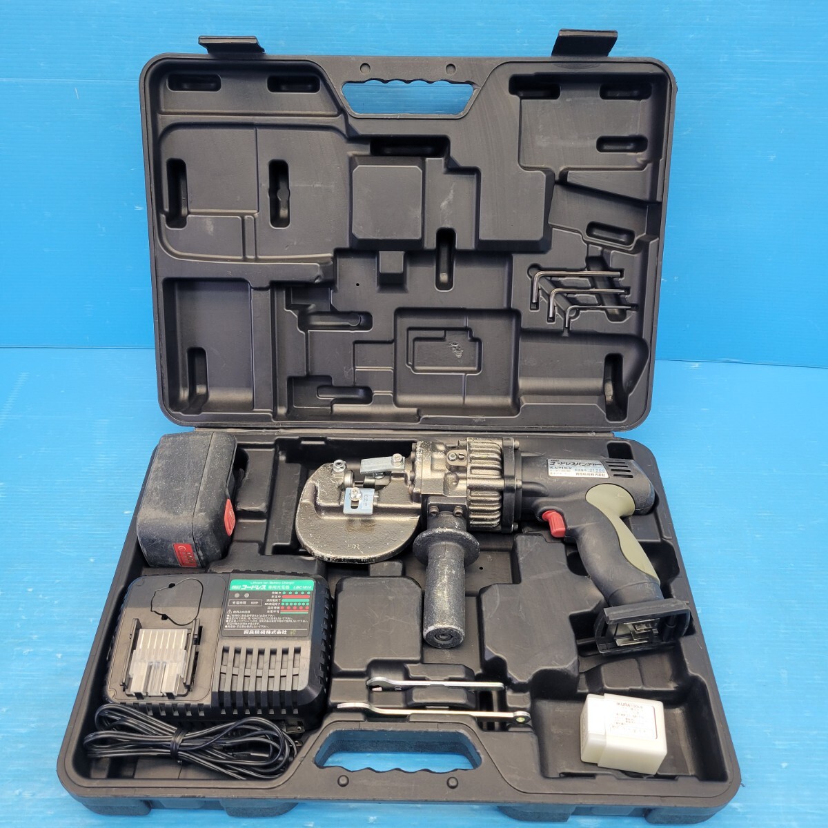 130★送料無料!★イクラ 18Vコードレスパンチャー IS-MP15LX 充電器バッテリ 中古動作品 ●★●★●★●