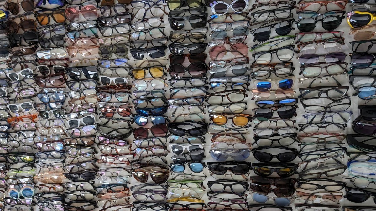 1607送料1000円 眼鏡サングラス大量まとめて約430本 ELLE老眼鏡VANSメガネZoff伊達コールマンめがねFILAまとめバレンチノ格安の画像6