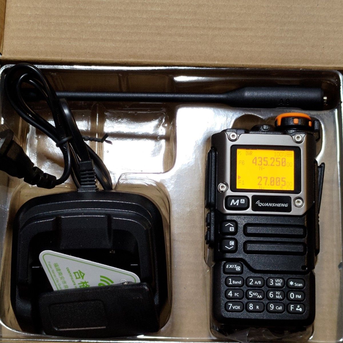 UV-K5(8)　ファームウエア書き換えで広帯域受信機化済　FM　AM　SSB　受信可能　日本仕様電源コンセント付　箱もおくります