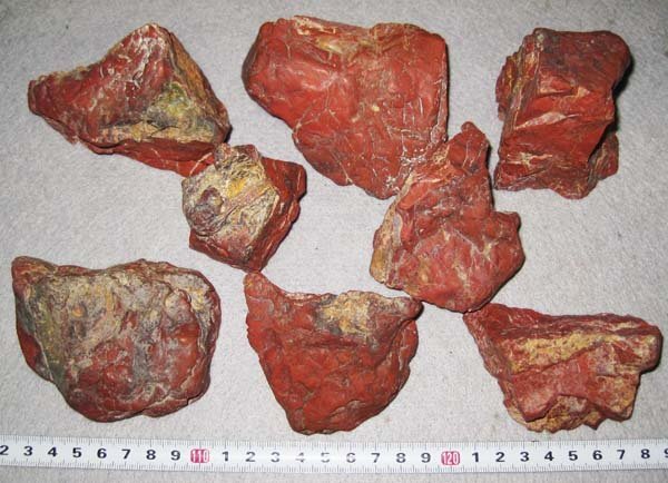 日本の鉱物 国産のジャスパー/碧玉、赤玉石/ラフ研磨済み ８個セット（約１．６ｋｇ）の画像1