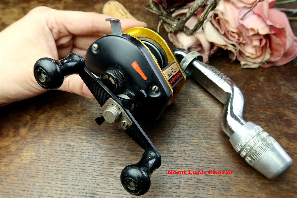 ABU ULTRA MAG XL1 1984 year original . leather new . Abu 2500C 3500C 4600CB and more . practical Old reel road comfort HEDDON BALSA50 Zaurus Showa era fishing person .