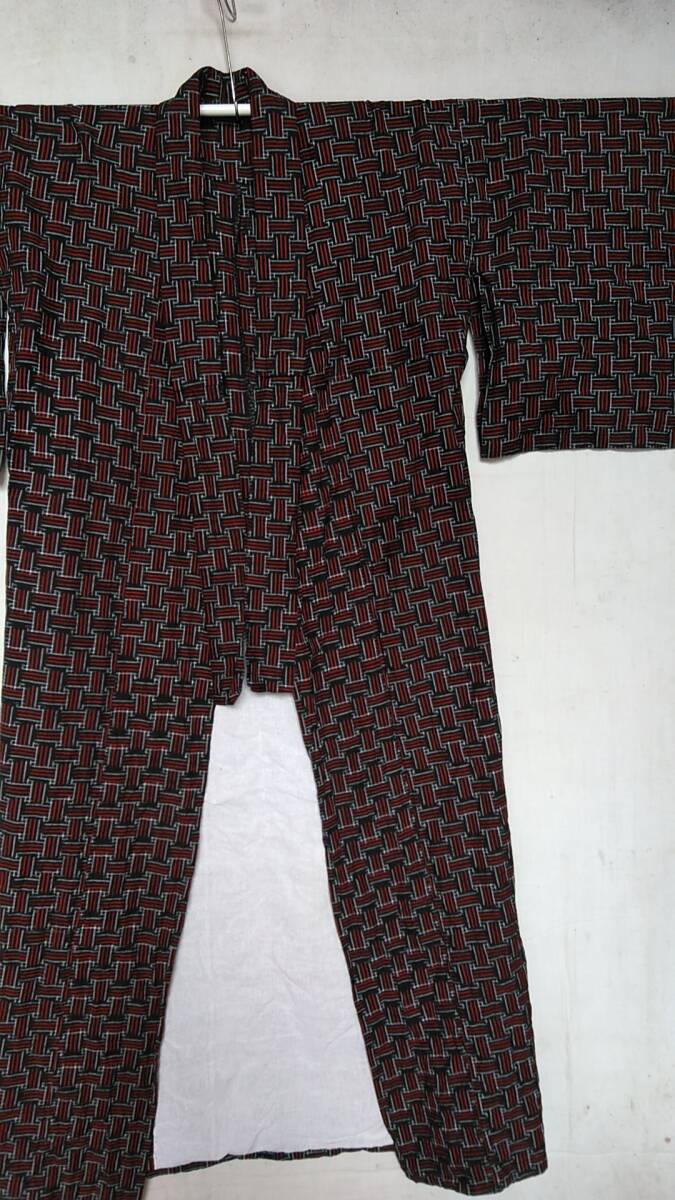 きもの 和服 古布 木綿着物 やや厚めの生地 網代柄 黒色 赤色 グレー色 リメイクの画像8
