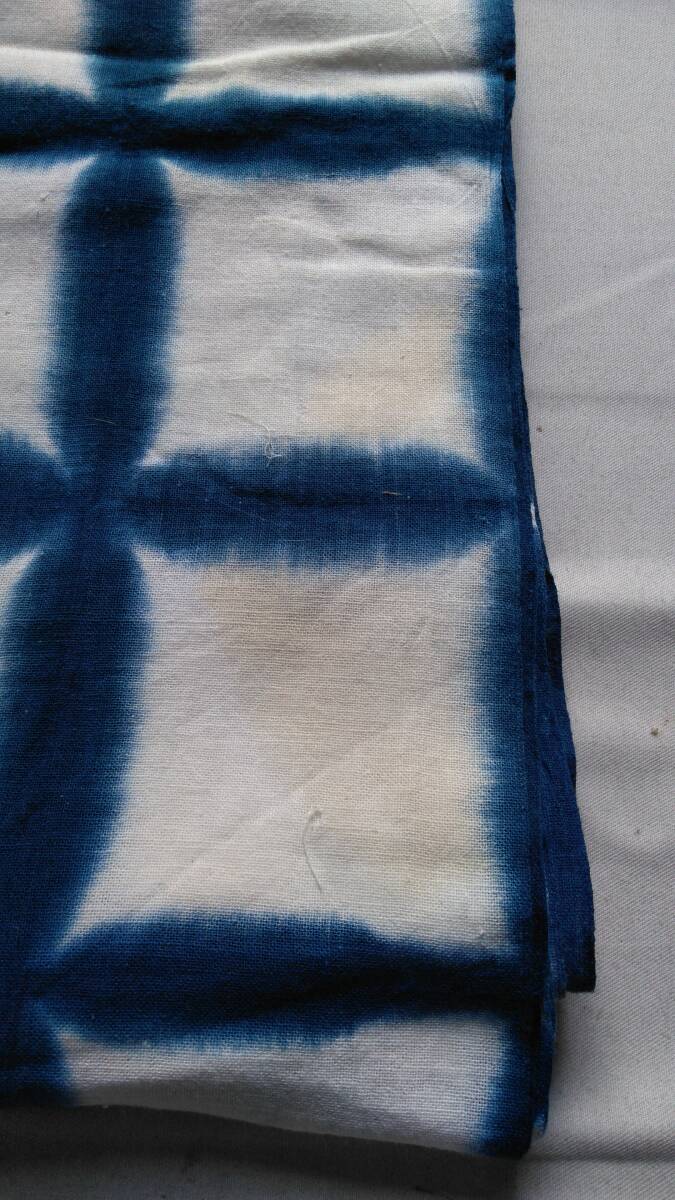 布地 古布 木綿反物 やわらかい生地 十字柄染め 白地に藍色  リメイクの画像8