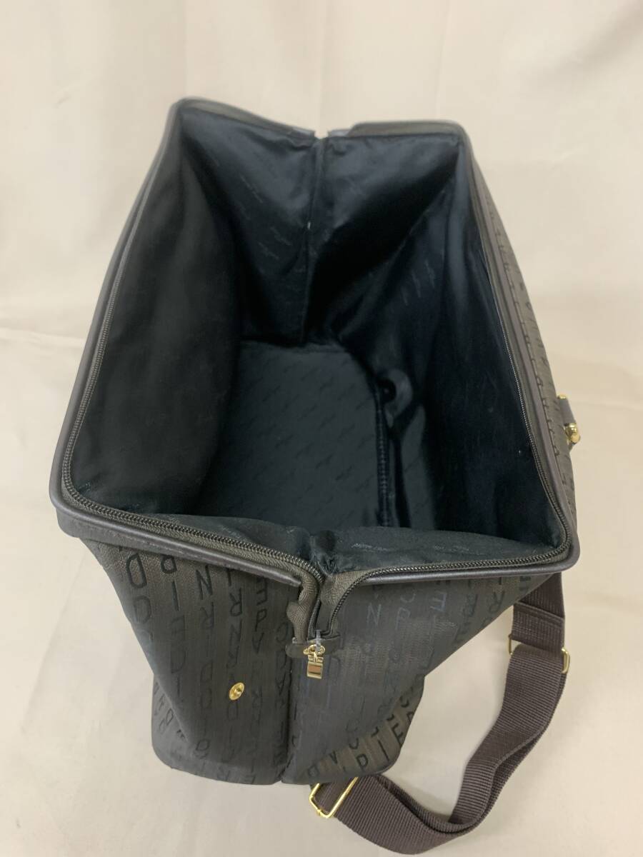  re-exhibition none! condition excellent man and woman use shoulder attaching 1 jpy outright sales! 1950 year establishment France. Pierre Cardin Boston bag 