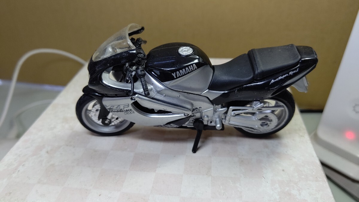 スケール 1/18 YAMAHA Thunderace 1000 DELTRBOX EXUP ！ 世界の名バイクコレクション！ Maistの画像1