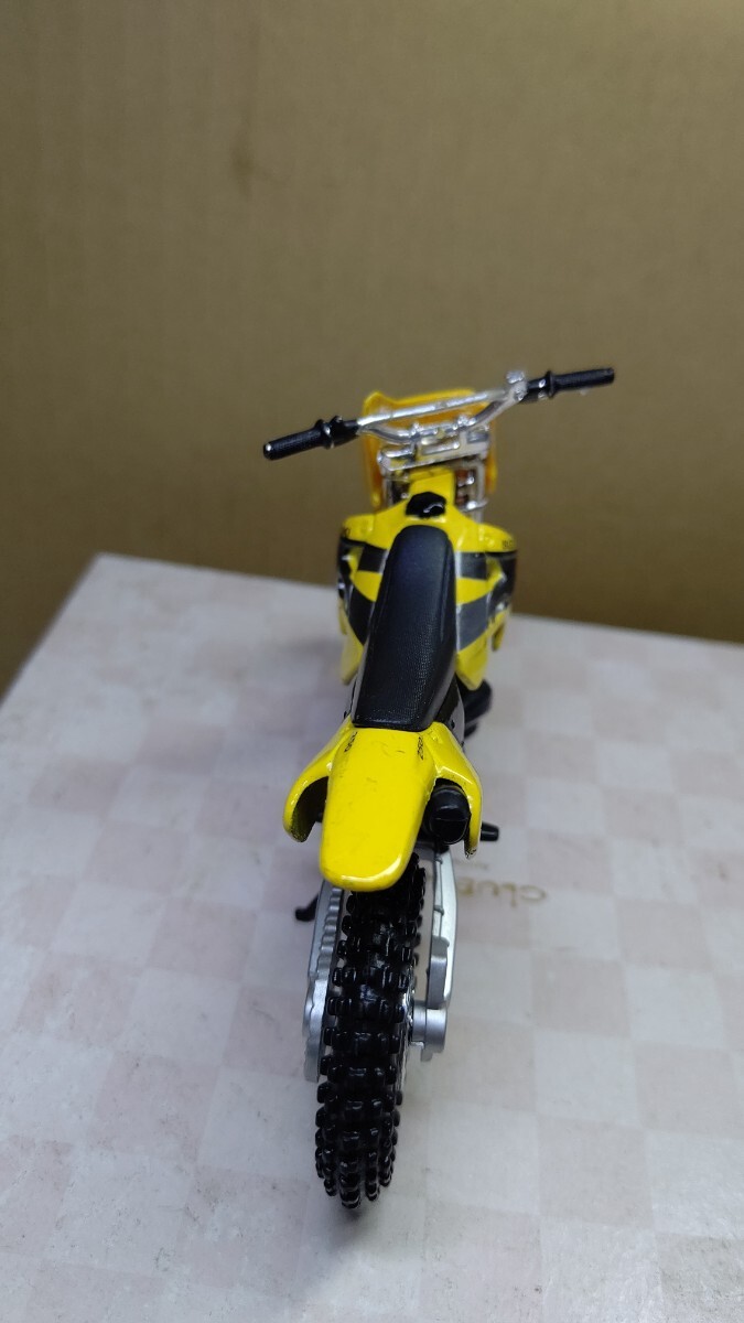  шкала 1/18 SUZUKI RM 250! мир. название мотоцикл коллекция! Maist