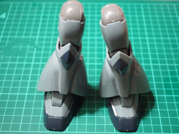 ☆DMV05☆ジャンク★バンダイ MG 1/100 量産型ゲルググ Ver.1.0 脚部のみ ジャンク部品取り 完成品_画像1