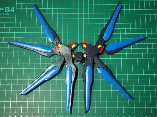 ☆FME01☆ジャンク★バンダイ HG CE 1/144 ストライクフリーダムガンダム バックパック ドラグーンのみ ジャンク部品取り 完成品_画像1