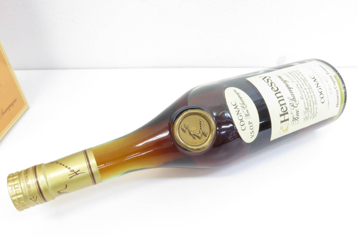 2052 上604-294 お酒 Hennessy V.S.O.P ヘネシー VSOP フィーヌ シャンパ―ニュ コニャック 700ml 40% 未開栓 古酒 60の画像3