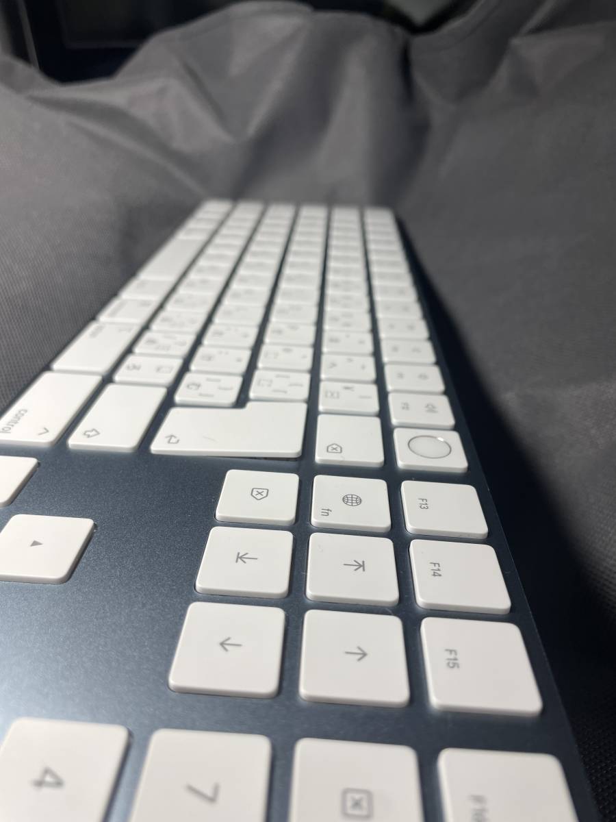 １円スタート ジャンク Apple アップル マジックキーボード テンキー付き Keyboard Appleシリコン搭載 Touch ID搭載 A2520 の画像2