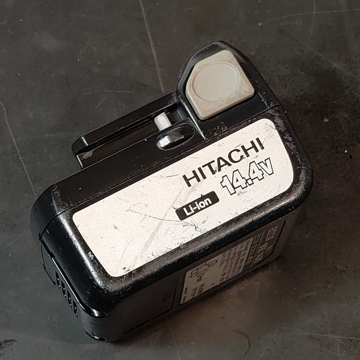 中古品 日立工機 HITACHI 純正品 14.4V 3.0Ah リチウムイオン蓄電池 BSL1430 フル充電確認済 充電池 バッテリ ハイコーキ HiKOKI ①_画像2