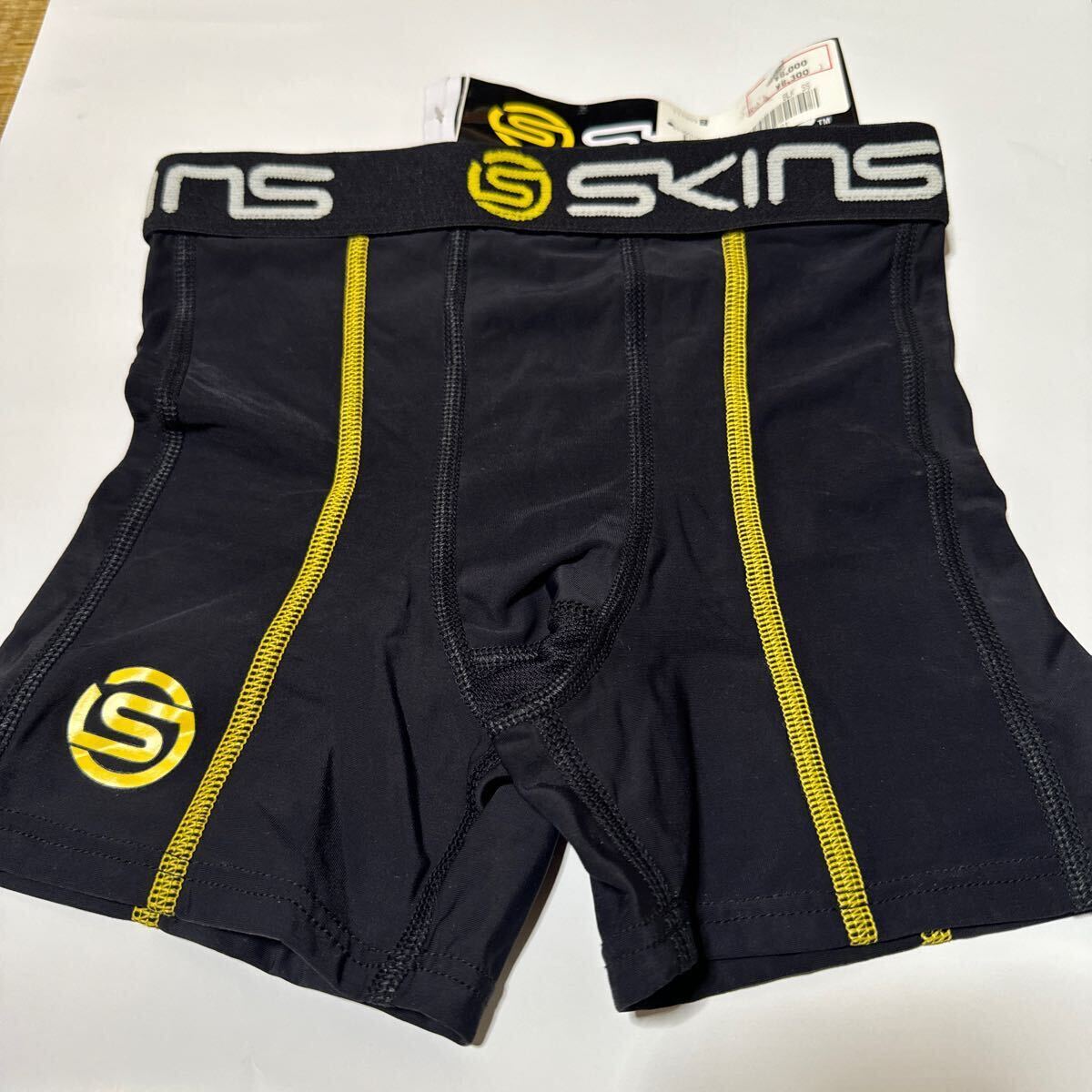 SKINS XS size Short spats 