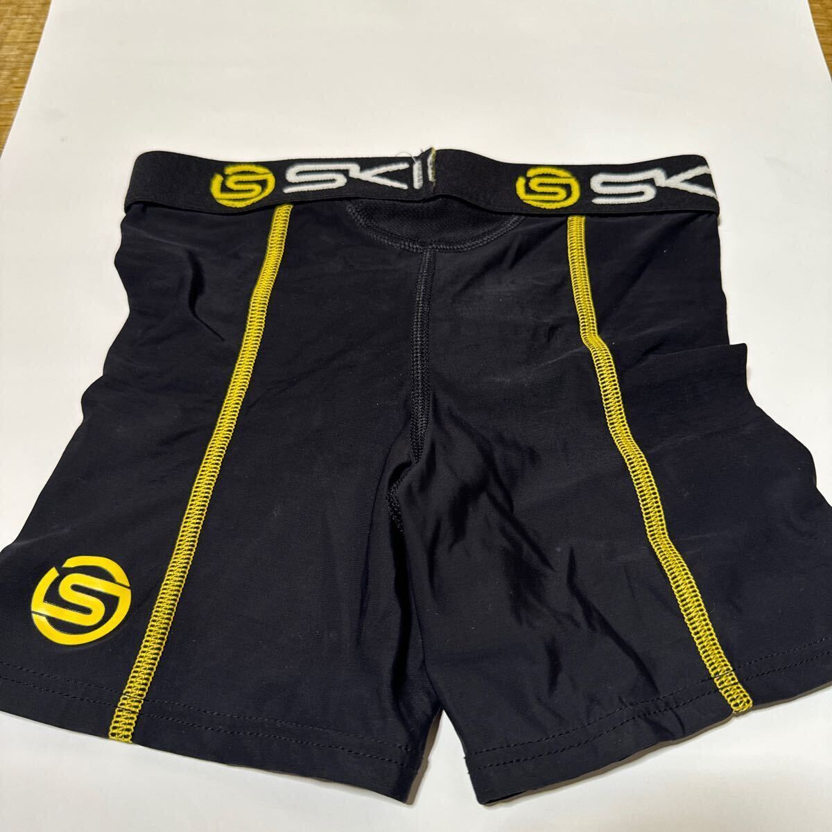 SKINS XS size Short spats 