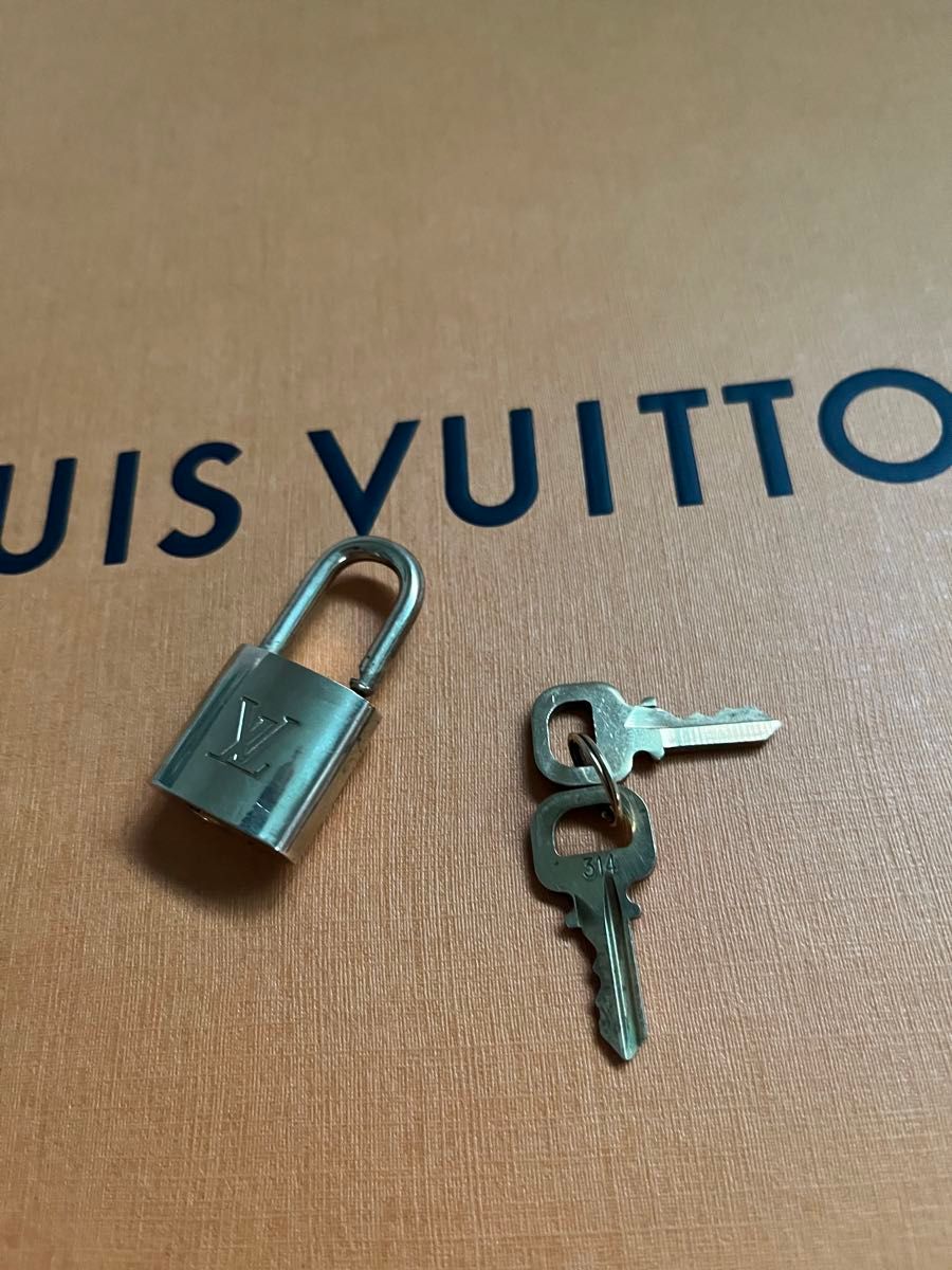 ルイヴィトン南京錠　鍵　錠　金具　ゴールド　番号314　LOUIS　VUITTON　正規品