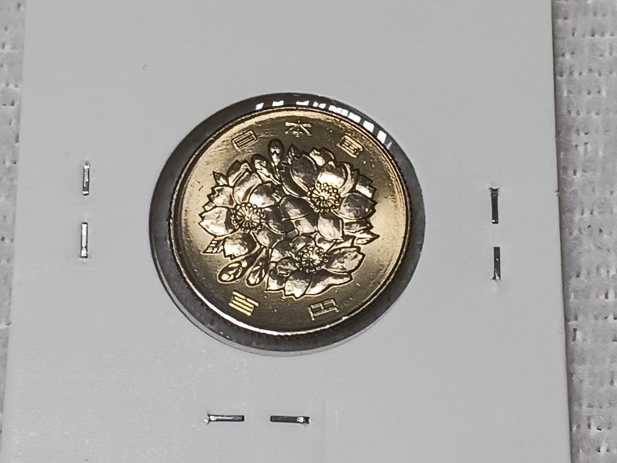 ☆１００円白銅貨／昭和４７年／ ロール出し未使用☆の画像2