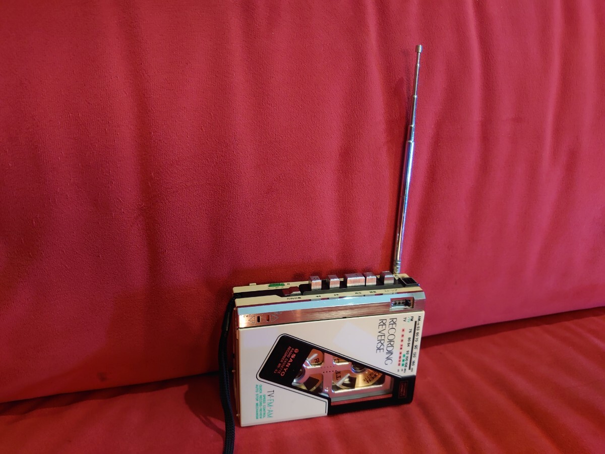 【SANYO】MR-63 PORTABLE RADIO CASSETTE RECORDER サンヨー ポータブル ラジオ カセットレコーダー カセットプレーヤーの画像3