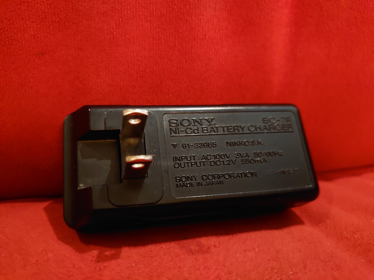 【SONY】BC-7R Ni-Cd BATTERY CHARGER ソニー ガム電池 充電器 バッテリチャージャー 充電池 WALKMAN_画像4