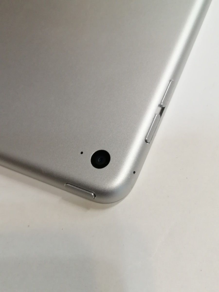 Apple iPad mini 4 　16GB Wi-Fi シルバー   本体のみ