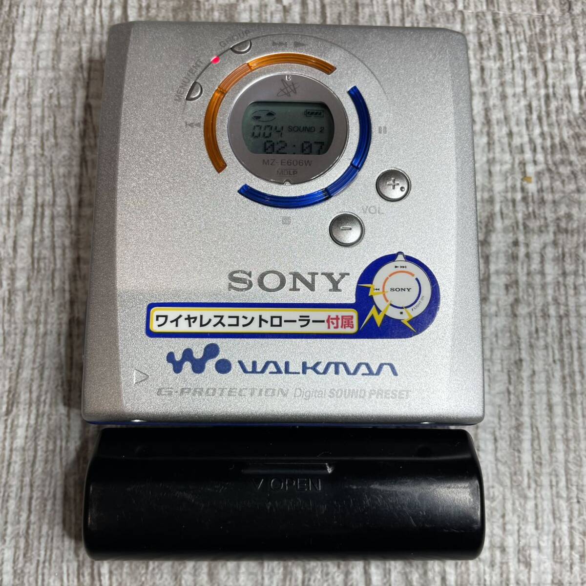 SONY ソニー ポータブル MDディスクプレーヤー WALKMAN ウォークマン MZ-E606W ワイヤレスコントローラー RM-MZW2の画像3