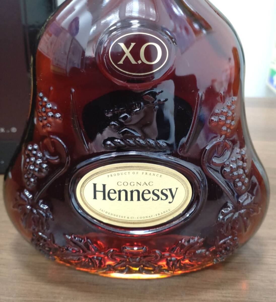 1円～ 未開栓 Hennessy ヘネシー XO 黒キャップ クリアボトル 700ml 40% 箱付 ブランデー コニャック 古酒 オールド ボトル_画像3