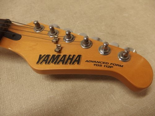 0440347k【サイズB】YAMAHA YGS 112P エレキギター ヤマハ/全長100cm程度 12F弦高2mm程度/弦楽器/通電OK/中古品/実用性未確認の画像3