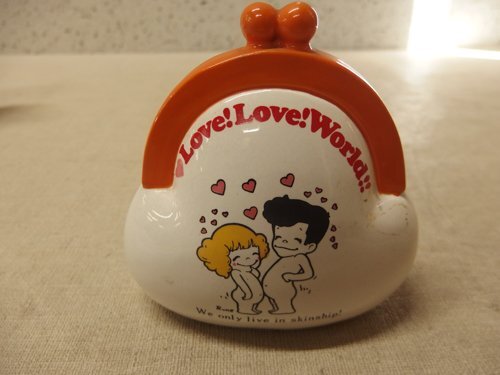 0440491w【Rune 内藤ルネ 陶器製 貯金箱】がま口型/カップルイラスト/Love!Love!World!!/中古品_画像1