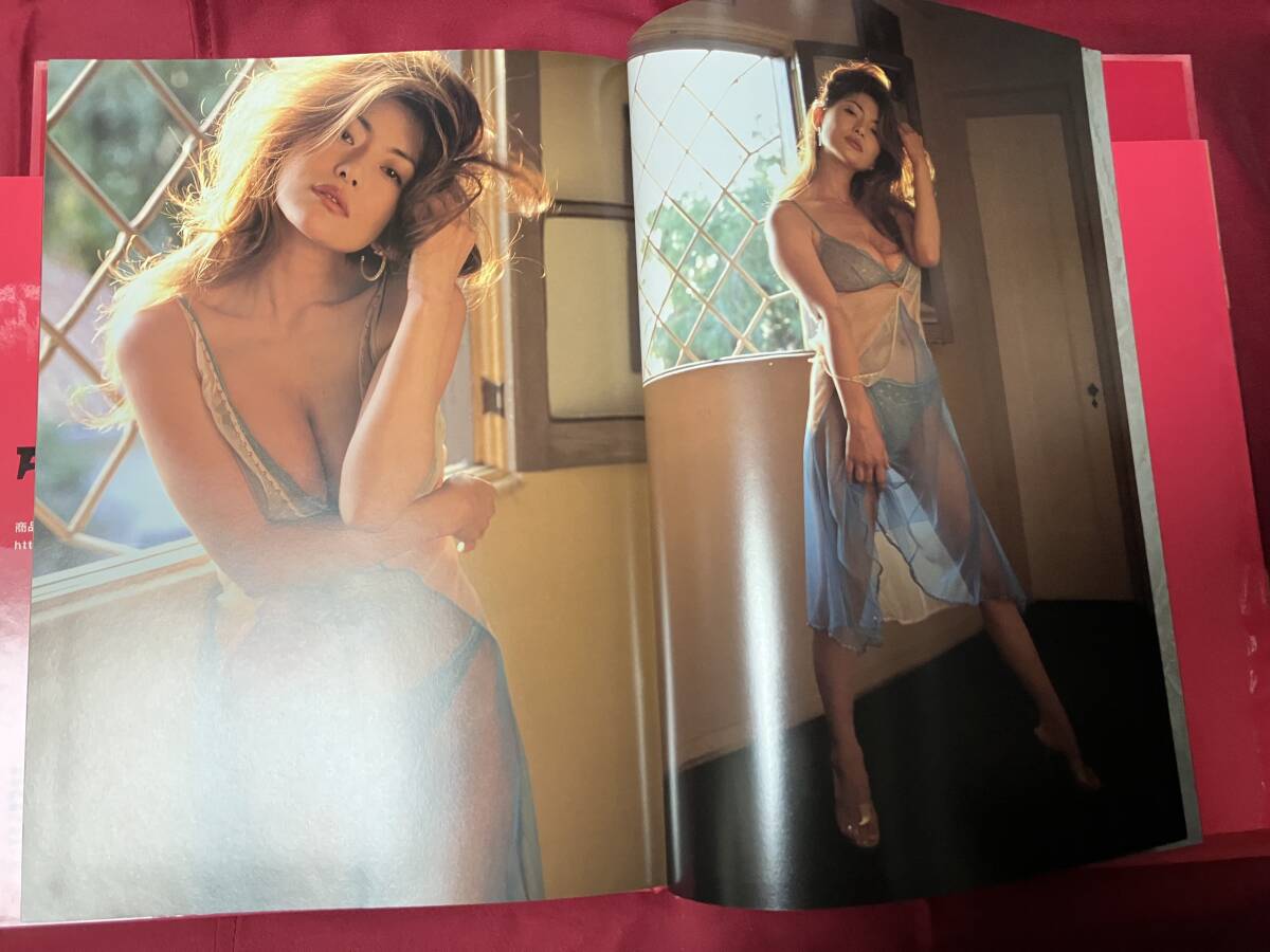 青田典子写真集　GLAMOROUS LOVE　元 C.C.ガールズ　Ｆカップ　2002年初版　中古品　　　_画像4