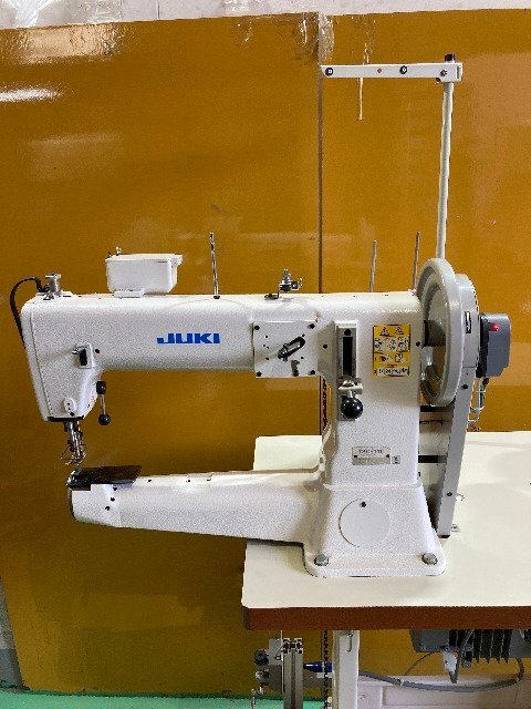 【1円スタート！比較的キレイ】JUKI ジューキ 極厚筒型1本針本縫いミシン TSC-441 総合送り 革ミシン 縫製 動作良好 引取り歓迎の画像2