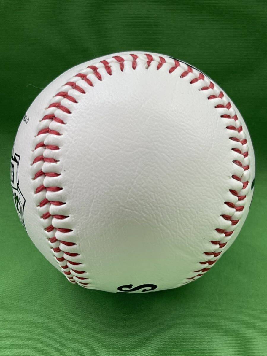  Yomiuri Giants .. virtue with autograph ball with logo [24]