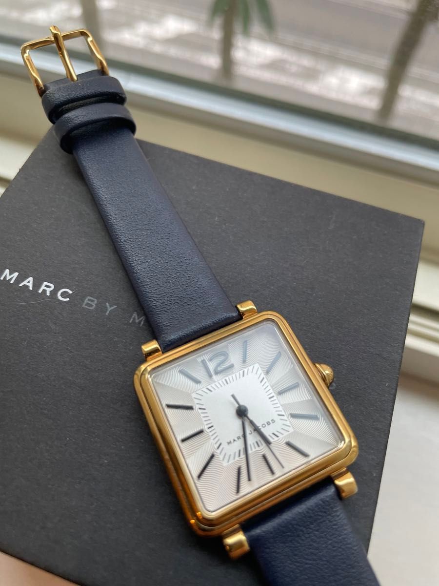【電池新品ベルト新品美品】MARCJACOBS ヴィク30 腕時計30㎜スクエアMJ1437 (*^_^*)